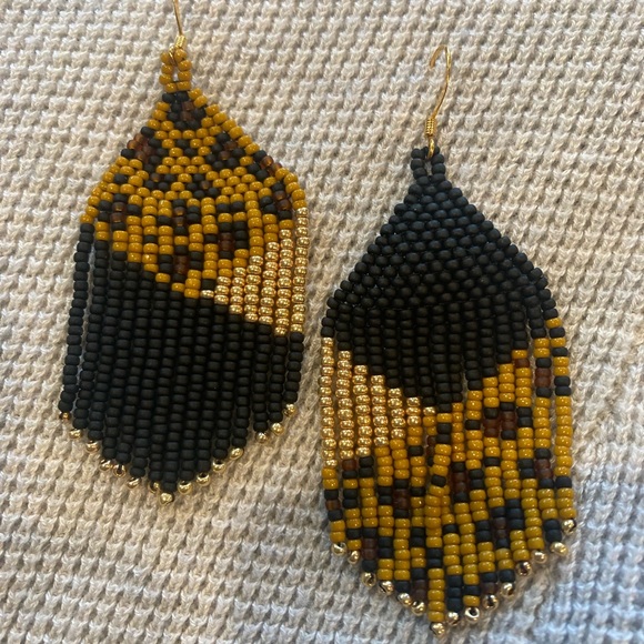 Leopard Beaded Earrings - Picture 2 of 2